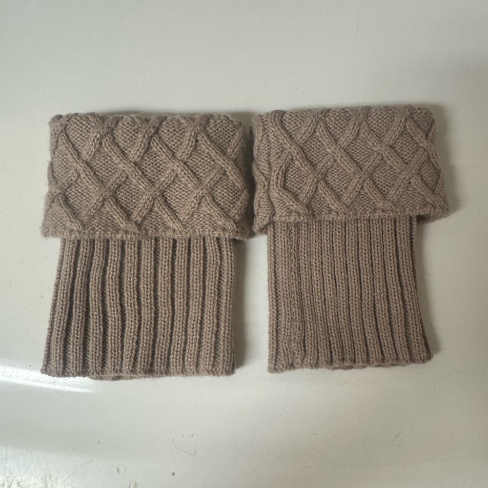 Cable Knit Leg Warmers Boot Cuffs Short Ankle Style Light Tan Brown EUC - Picture 6 of 7